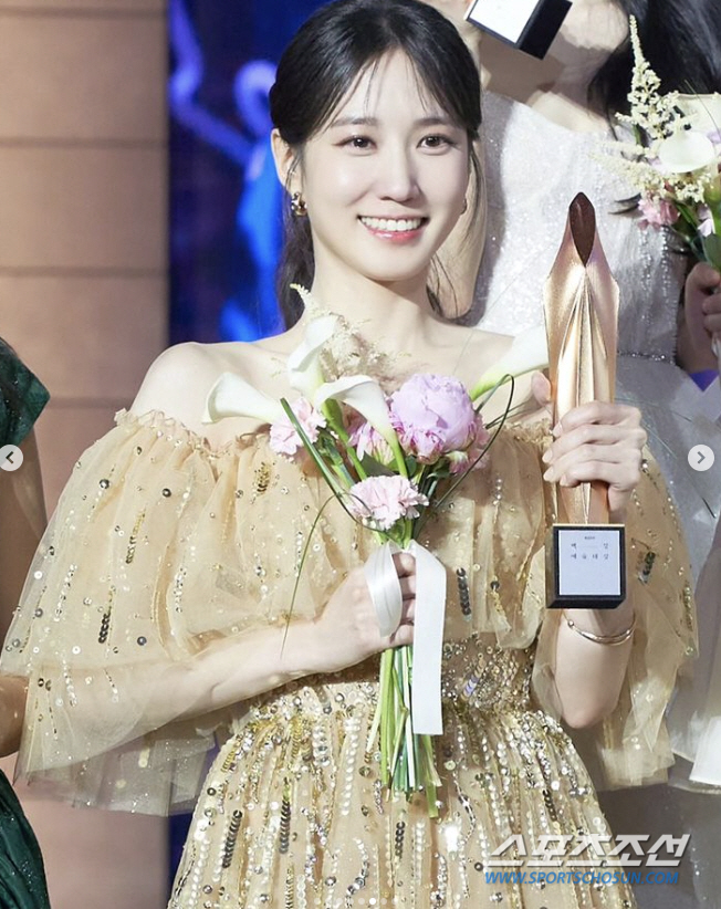 박은빈 '백상' 비하인드샷 직접 공개..'김갑수 저격' 극복한 대상의 품…
