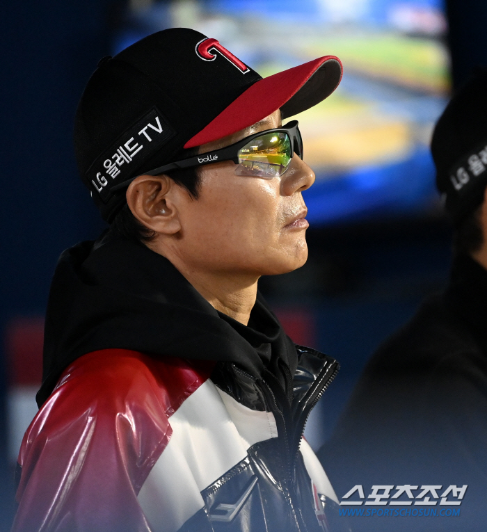 "신민재 고생많다" 뛰는야구의 중심! 전문 대주자 향한 축하 [잠실승장]