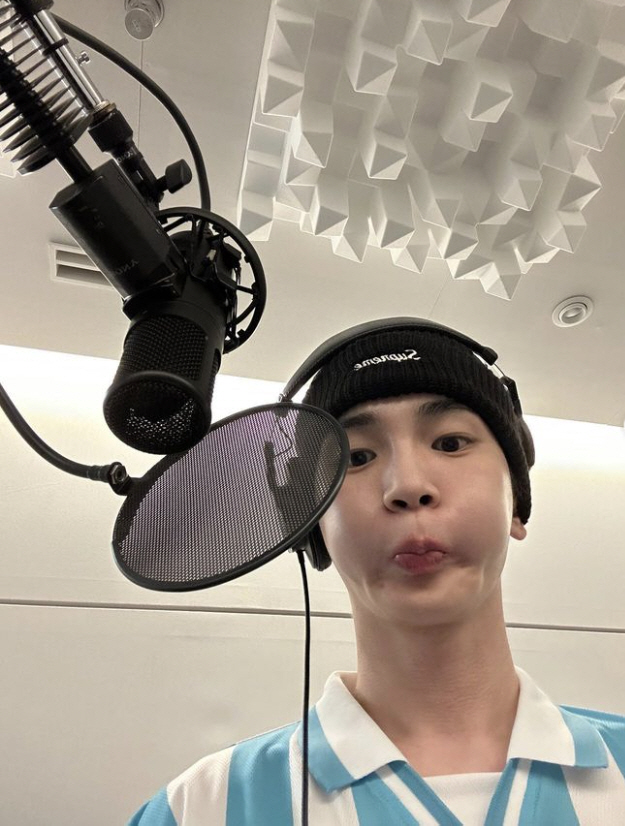 샤이니 키, 유행은 못참지…민호 출동 부를 축구 유니폼 패션