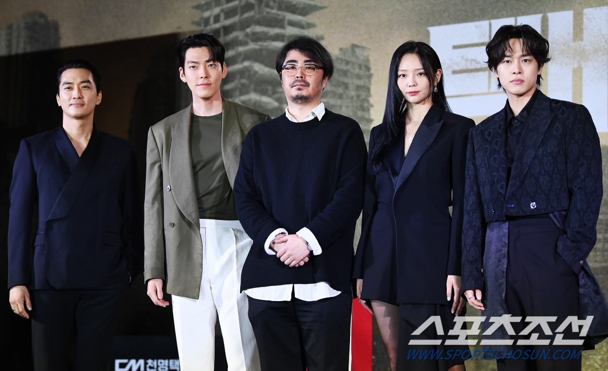'택배기사' 조의석 감독 "디스토피아 세계관, '정이'·'사냥의 시간'과…