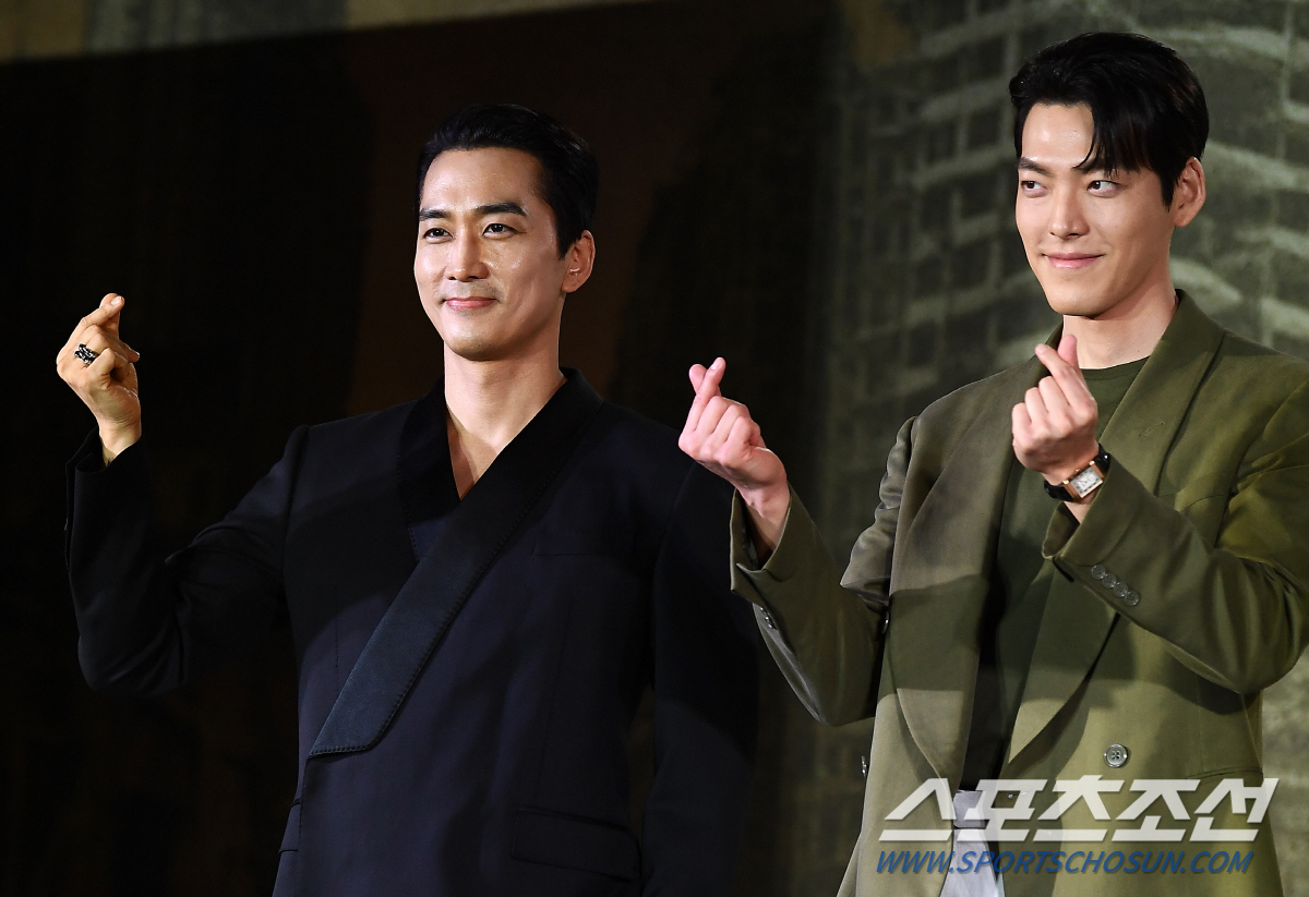 [SC현장] 김우빈이 만드는 유토피아? '택배기사', 디스토피아 세계관 …