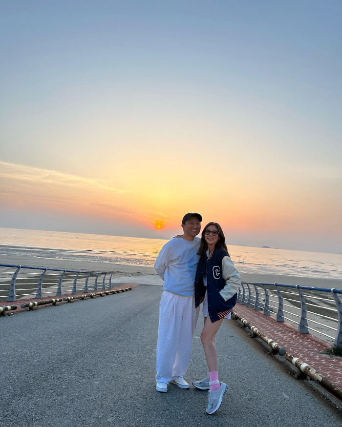 손담비♥이규혁, 신혼은 역시 다르네...꼭 붙어서 애정행각