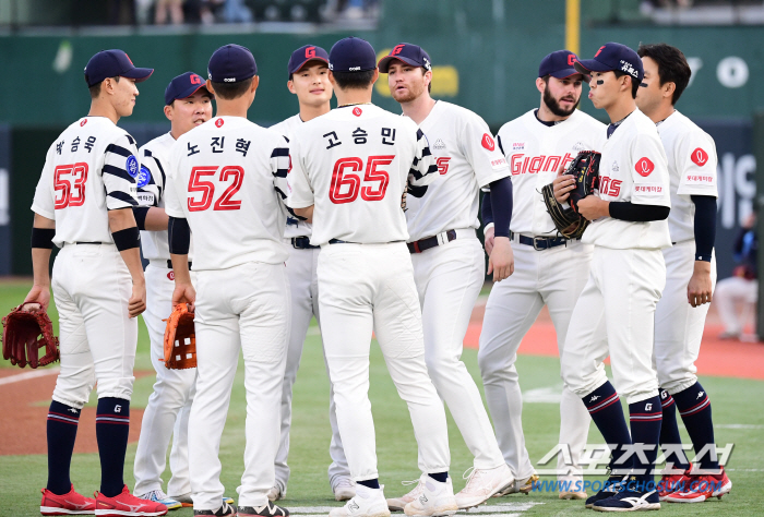 반즈 첫 QS&안치홍 홈런포…롯데, 두산에 전날 패배 설욕 '2연패 탈출…