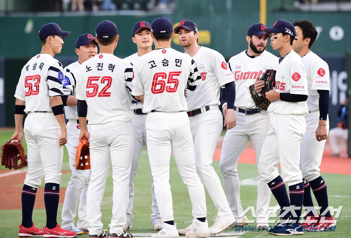 반즈 첫 QS&안치홍 홈런포…롯데, 두산에 전날 패배 설욕 '2연패 탈출…