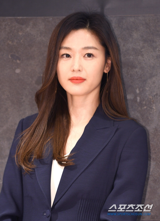 전지현, 130억 뚝섬 펜트하우스 현금 매수자…'1500억' 부동산 재벌…