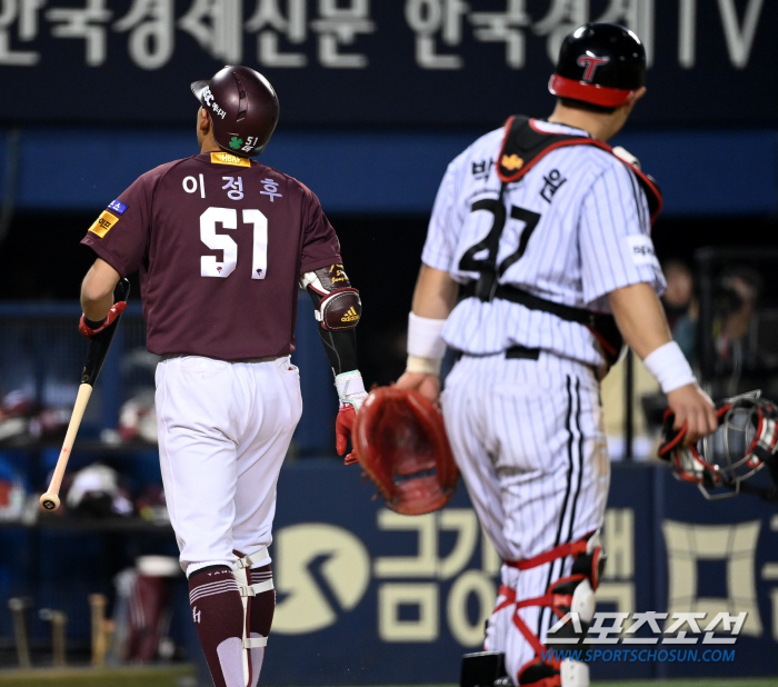 "이정후 번트? 나도 당황스럽다" 길잃은 야구천재…뜨거운 포효, 2번은 …