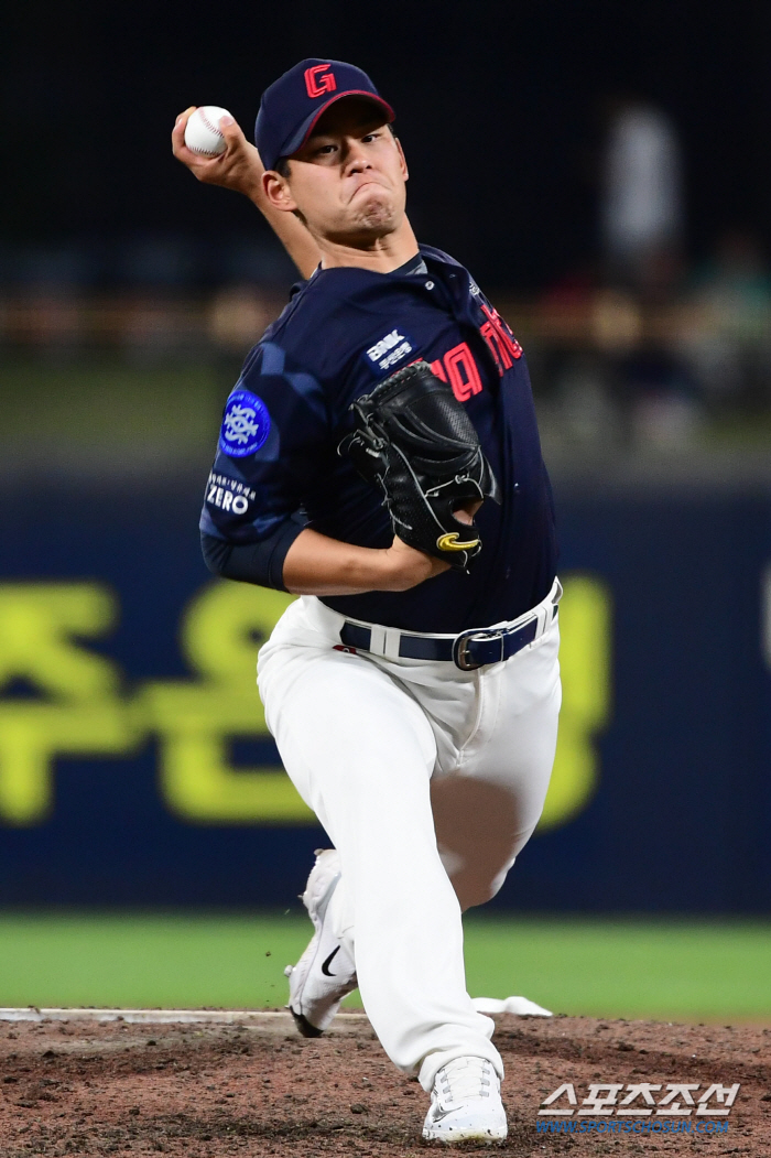 김진욱, 롯데 자체 4월 MVP 영예…나균안 구승민 안권수 유강남 수훈