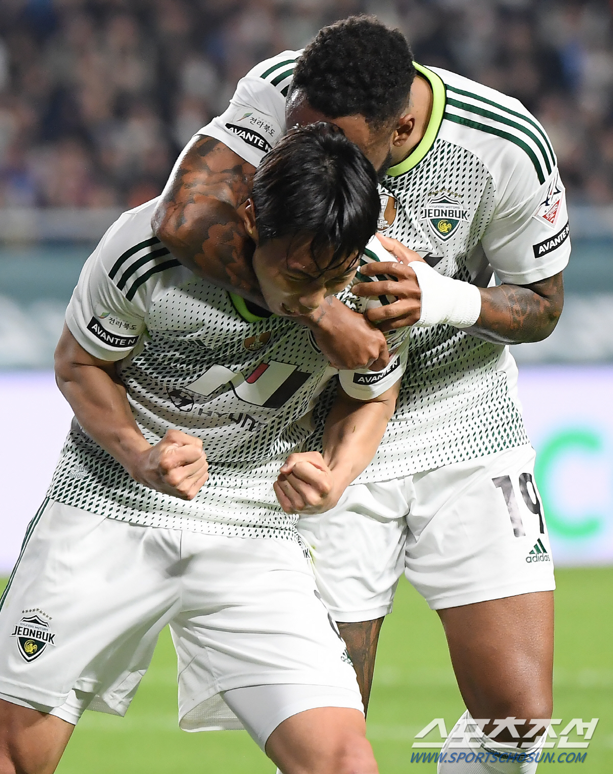 [현장리뷰]백승호 멀티골 전북, '병수볼 21초 만에 붕괴' 수원 삼성 …