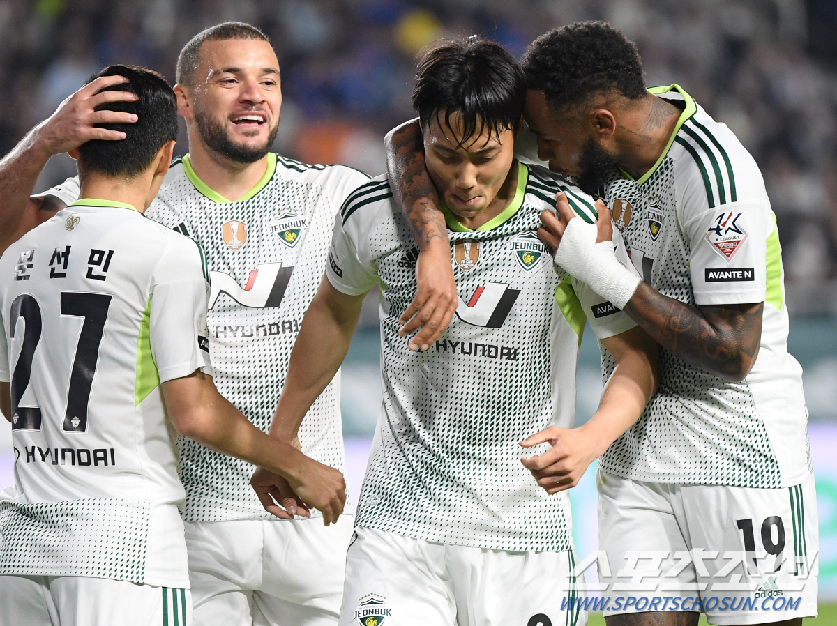 [현장리뷰]백승호 멀티골 전북, '병수볼 21초 만에 붕괴' 수원 삼성 …