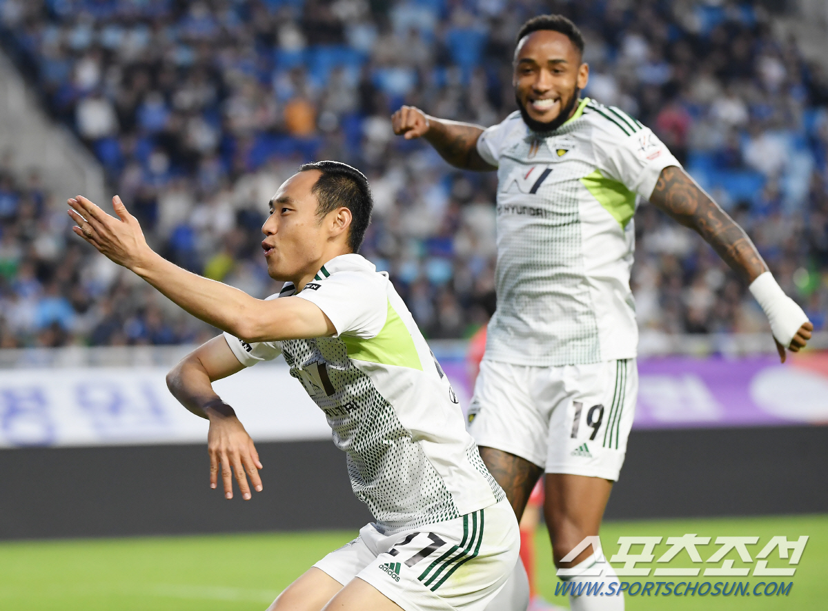 [현장리뷰]백승호 멀티골 전북, '병수볼 21초 만에 붕괴' 수원 삼성 …