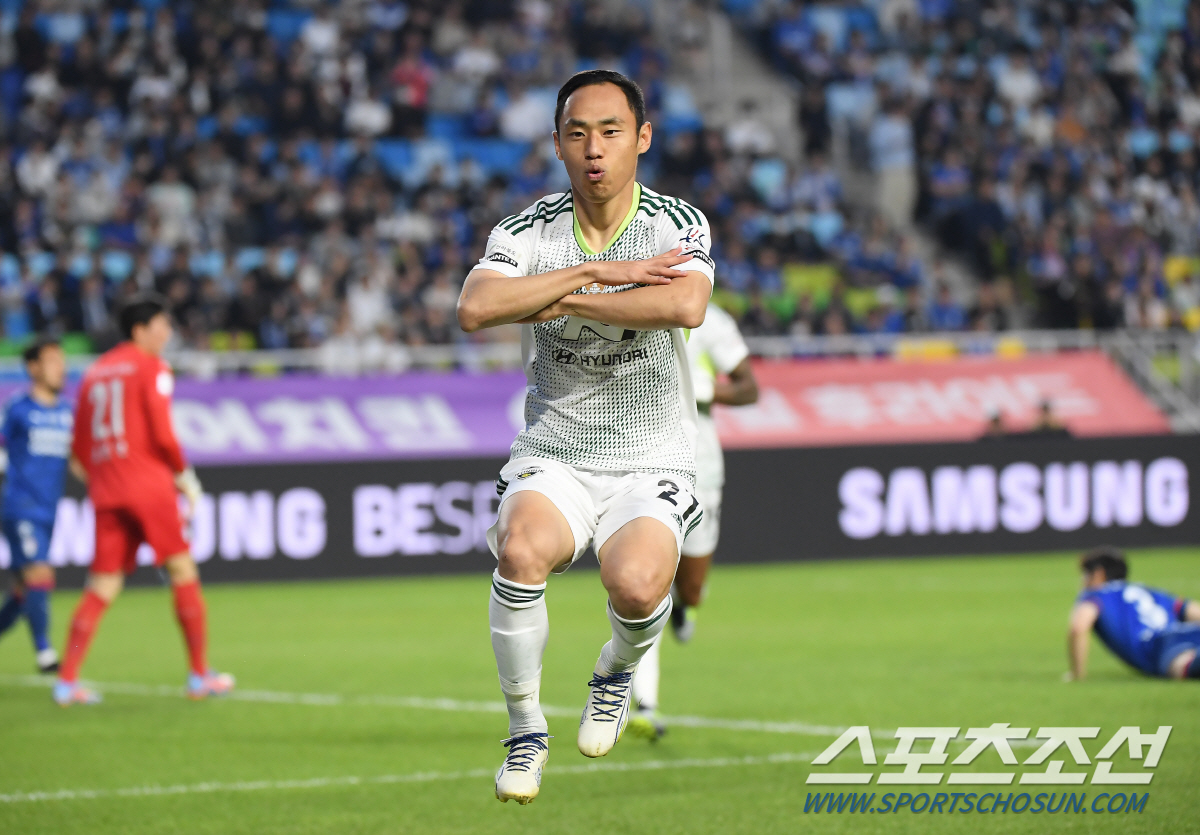 [현장리뷰]백승호 멀티골 전북, '병수볼 21초 만에 붕괴' 수원 삼성 …