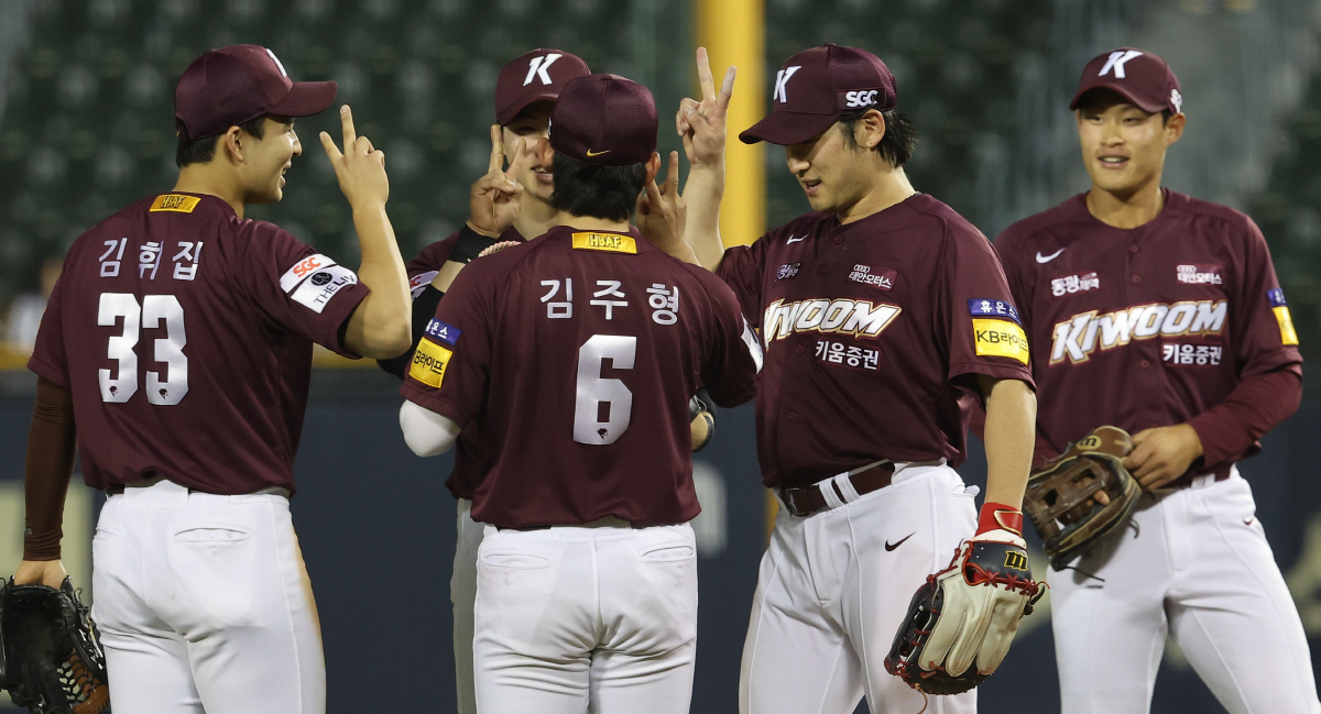 '한이닝에 8피안타 2볼넷→9실점' 망쳐버린 23세 영건의 복귀전…'LG…