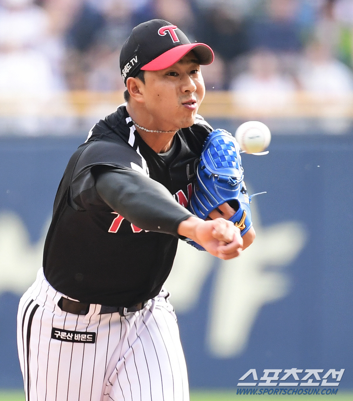 ML도 간다던 '광속 사이드암' 왜 평범한 투수로 전락했나 [김 용의 어…