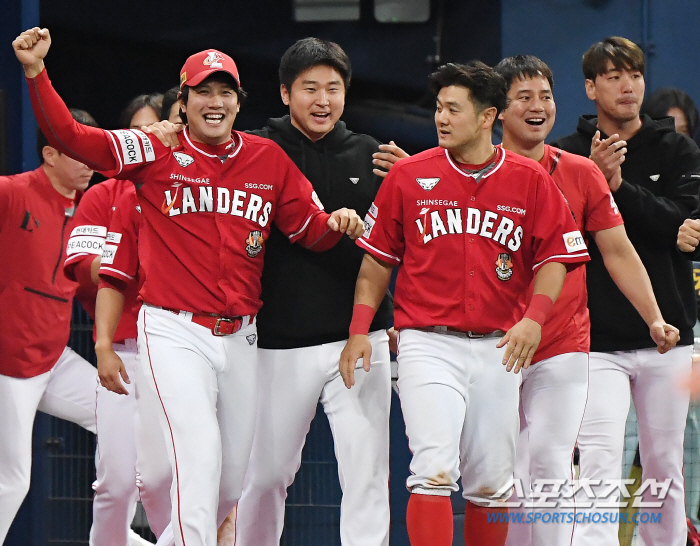 불펜 ERA 압도적 1위…약점이었는데, 왜 이렇게 잘 풀리지?
