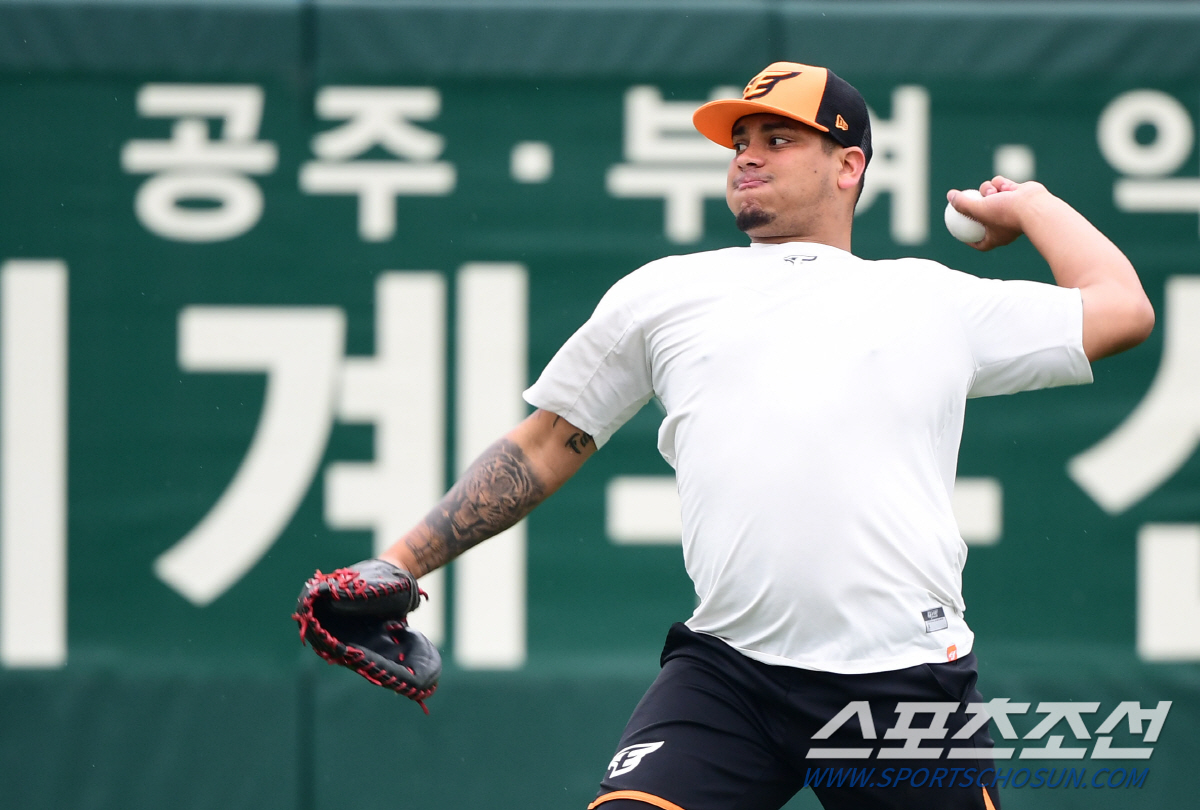 좌완인데… '152㎞ 팔색조' 스미스 대체 외인, 물건이네...데뷔전 삼…