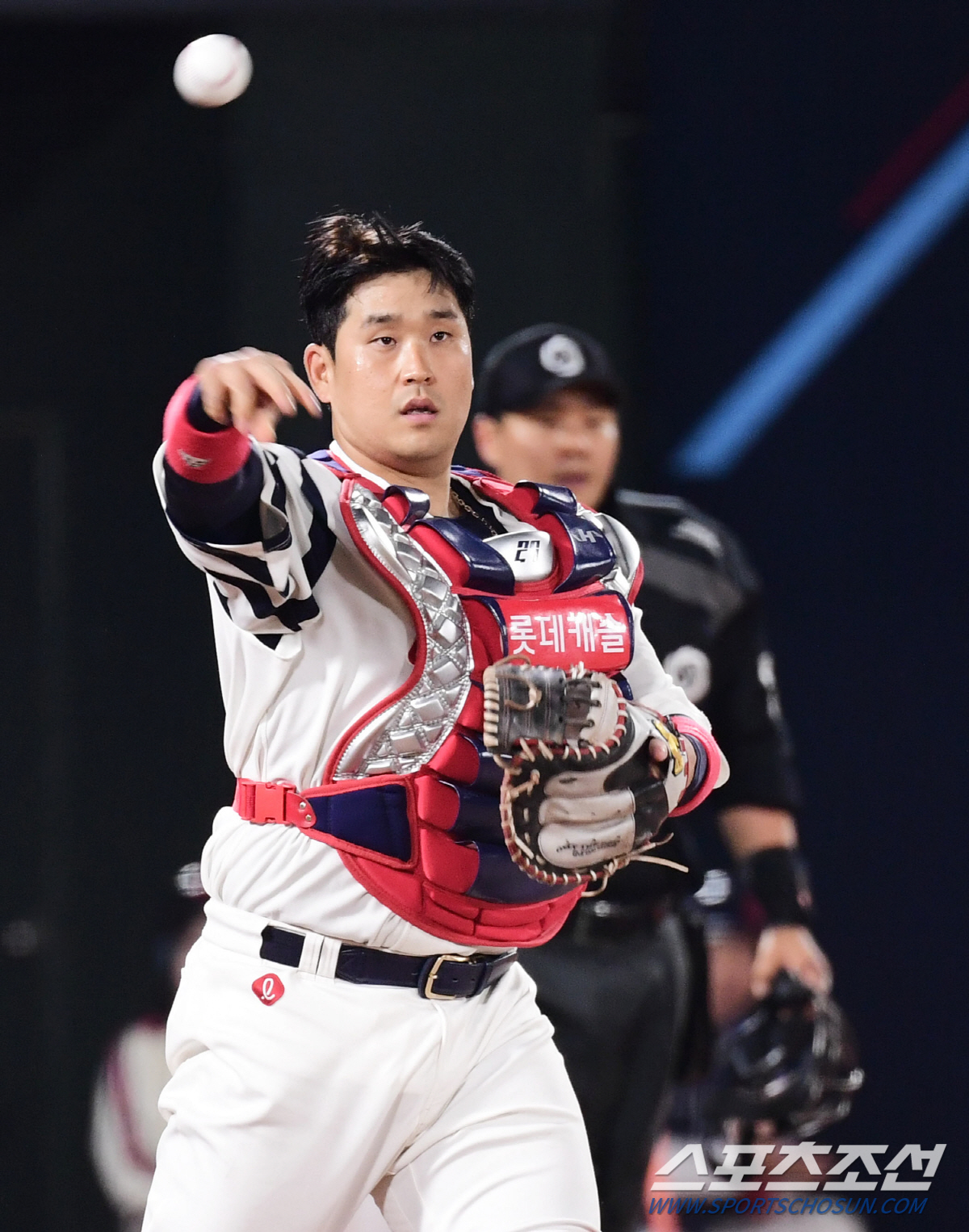 잃었던 제구를 살렸다…부활한 12승 외인, 이래서 포수가 중요하다