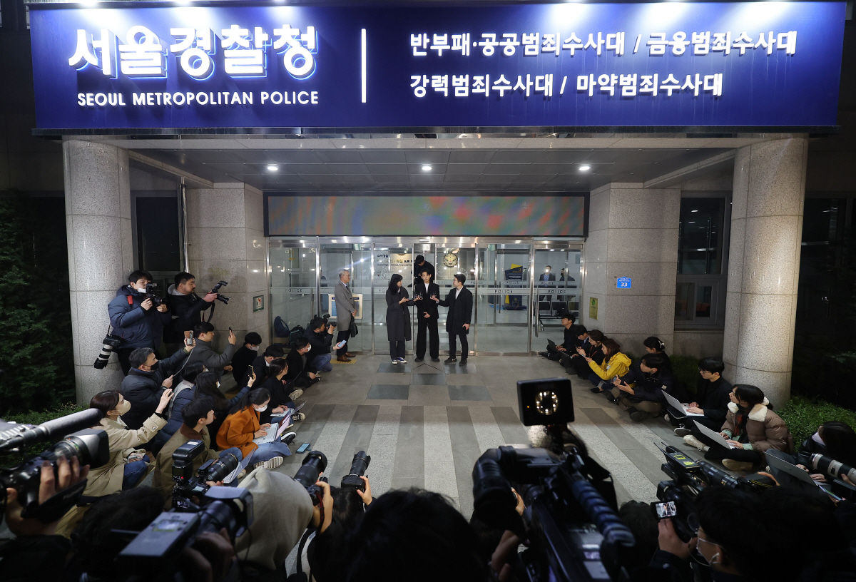 [종합] "취재진 많아 출석 못해"…유아인, 2차 비공개 소환 조사 경찰…