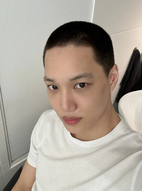 [종합] 엑소 카이, 오늘(11일) 날벼락 군복무 시작…삭발에도 난리난 …