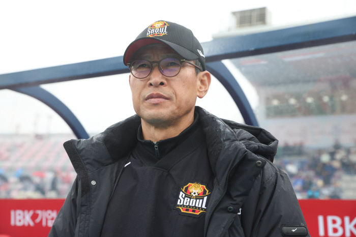 "피할 수 없으면 즐겨라" '절대 1강' 울산, 2위 서울도 넘어서야 하…