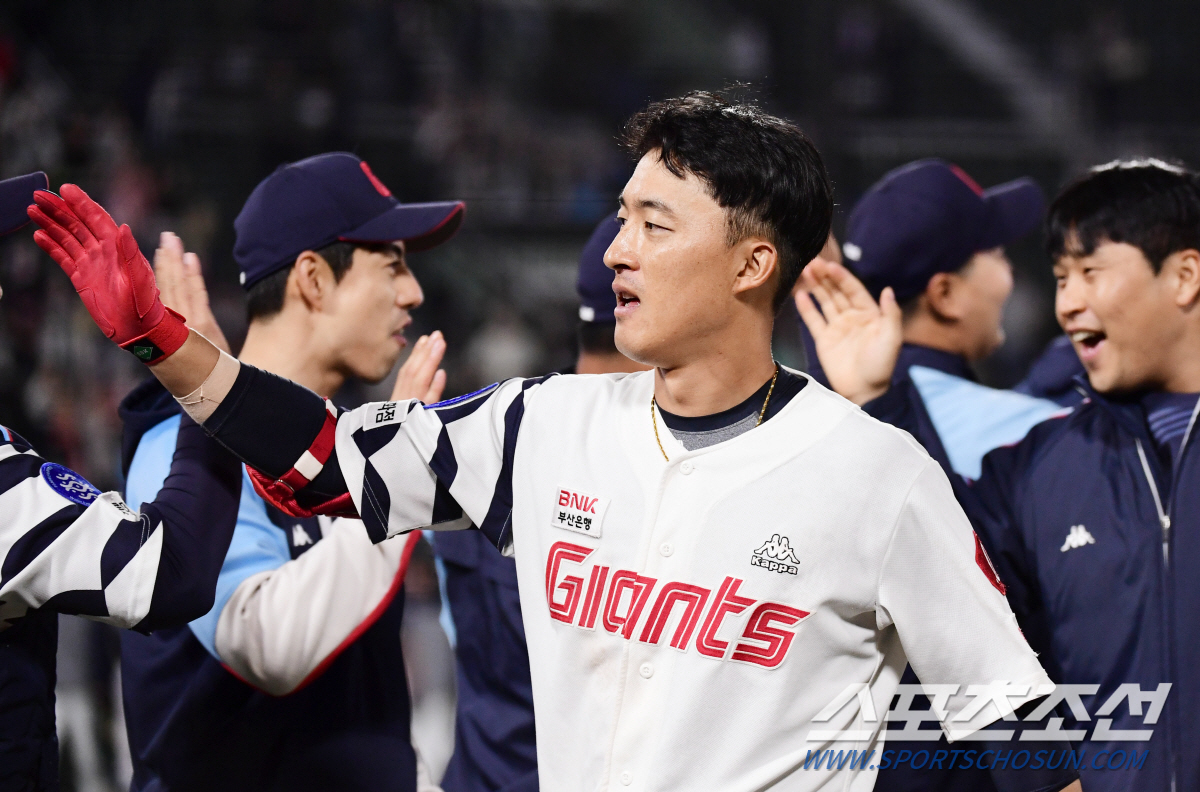 "팀 색깔 보여줬다"…롯데가 달라졌다, 실책 극복 '짜릿 끝내기'