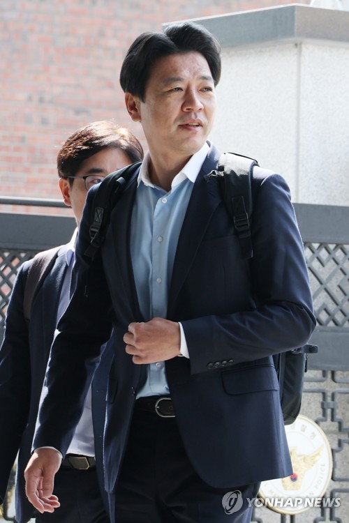 출판협회 "군검찰, 출판사 압수수색은 과잉수사"