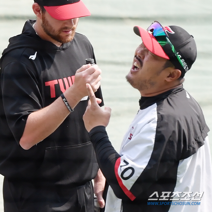 복덩이 외국인 타자는 '암모니아 전도사', 코 뻥 뚫어준 리드오프와 결승…