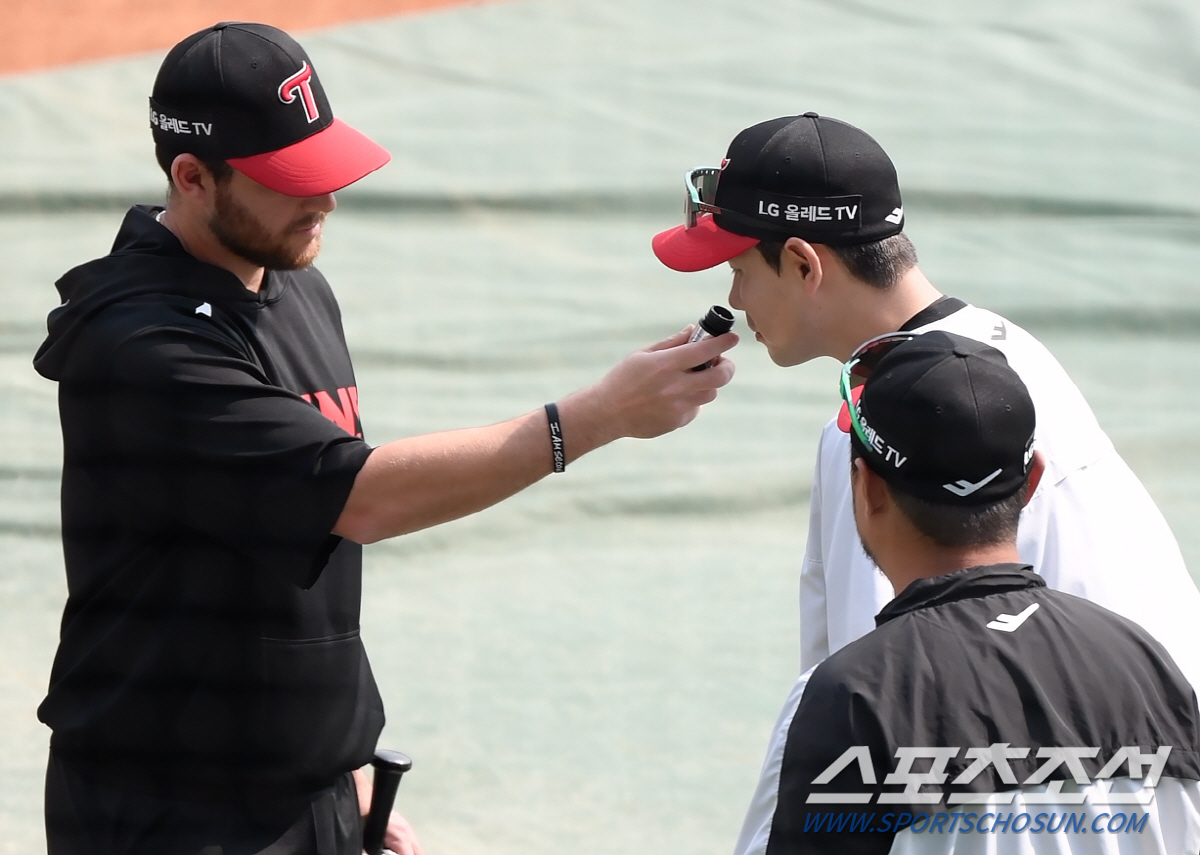 복덩이 외국인 타자는 '암모니아 전도사', 코 뻥 뚫어준 리드오프와 결승…