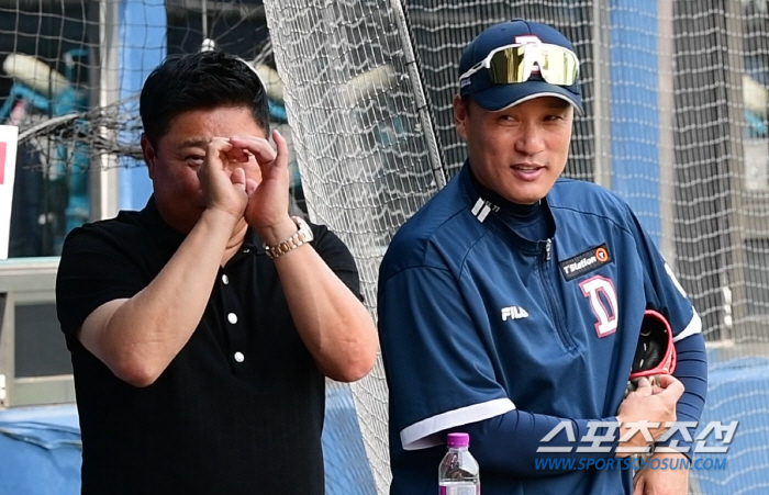 '감독 마음, 전 감독만 알지!' 경기전 머리 맞댄 김태형-이승엽 '전 …