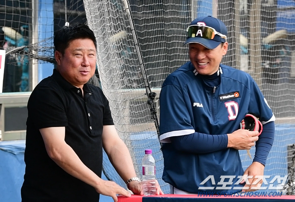 '감독 마음, 전 감독만 알지!' 경기전 머리 맞댄 김태형-이승엽 '전 …