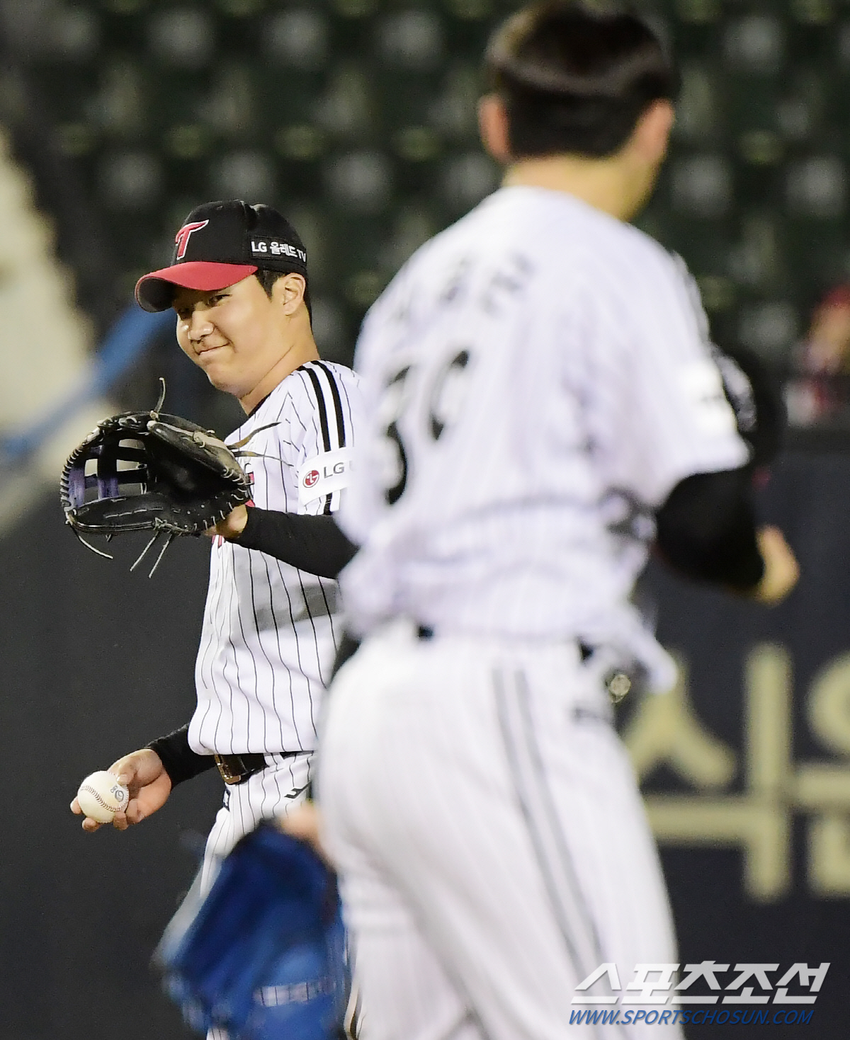매 맞으며 시작한 문보경의 하루였지만...멘탈갑 신인 클로저 '사랑 고백…