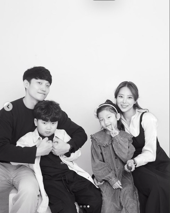 옥순♥유현철, 재혼 임박? '각자의 딸·아들'과 가족사진…"지켜줄게"