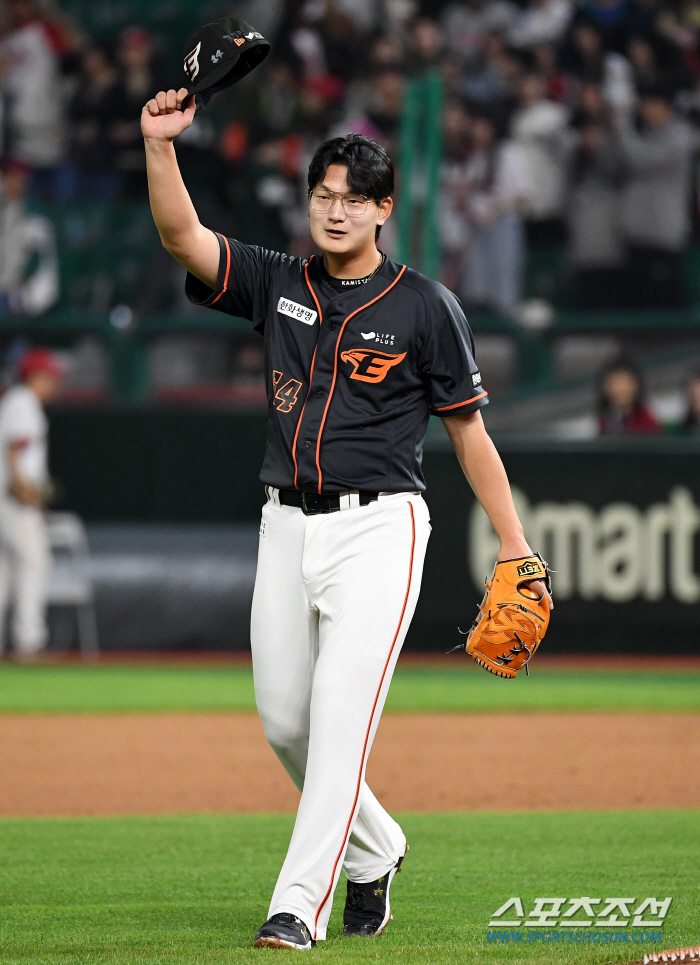 '159km 강속구 앞세워 첫 세이브' 한 단계 더 성숙해진 김서현...…