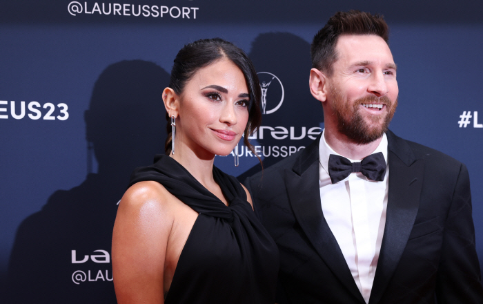 발끈한 '메시 동료' 테베즈, PSG 작심 맹비난 "쉬는 날 여행갔다고 …