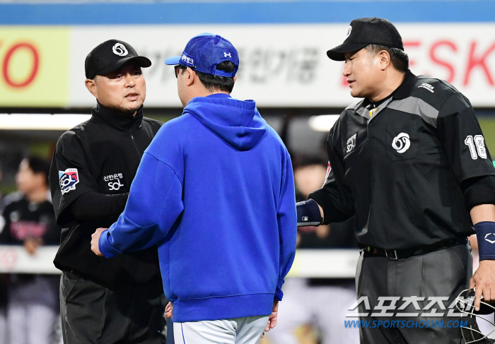 '글러브로 손을 밀어냈는데 아웃?' 억울한 박진만 감독, 첫 비디오판독 …