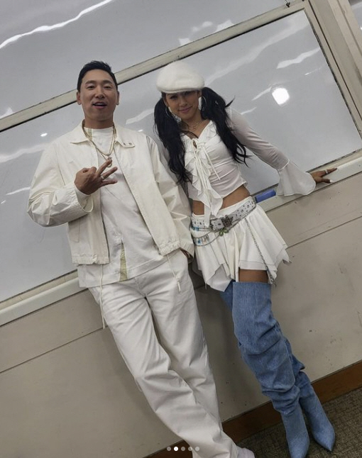 이효리 '크롭+링귀걸이' 데뷔 25주년 맞은 '핑클' 리더