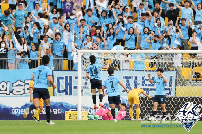 "2004년생 박세진 데뷔골X고재현 쐐기골"대구,광주 원정 2대0완승! …
