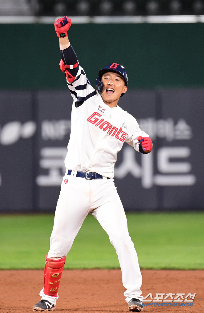 도루→히트&런→폭투→1루 견제 적중…롯데의 세밀한 작전야구, KT 휘몰아…