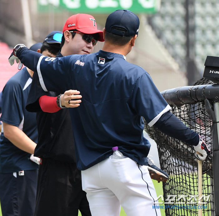옛 주장 품에 안긴 대투수 양현종, '주찬이 형 보고 싶었어요' [잠실현…
