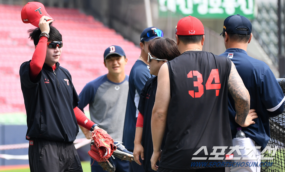 옛 주장 품에 안긴 대투수 양현종, '주찬이 형 보고 싶었어요' [잠실현…
