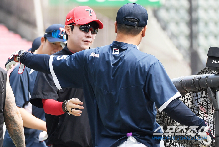옛 주장 품에 안긴 대투수 양현종, '주찬이 형 보고 싶었어요' [잠실현…