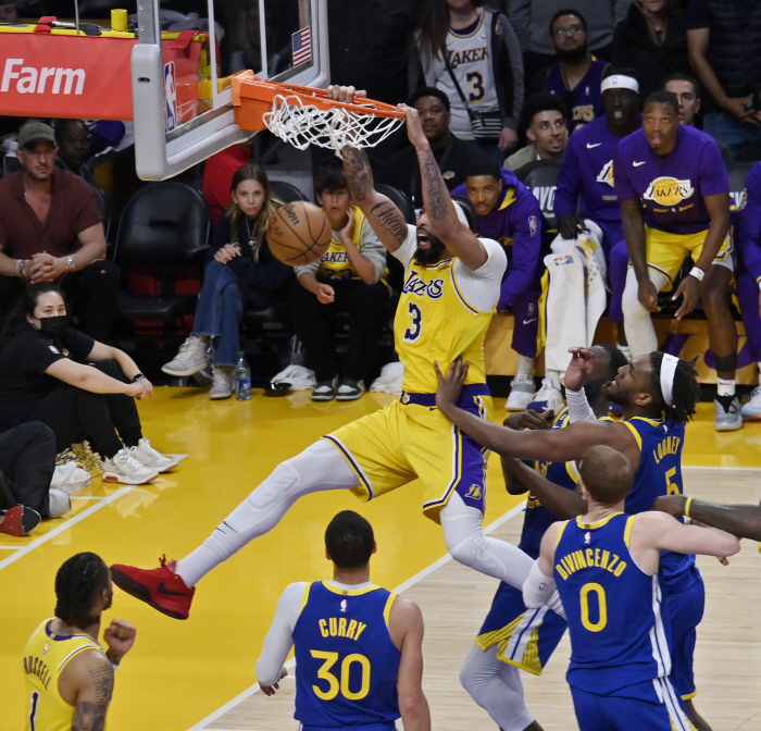 2승10패 디비전 최하위→서부 파이널. LA 레이커스 NBA 역사상 최고…