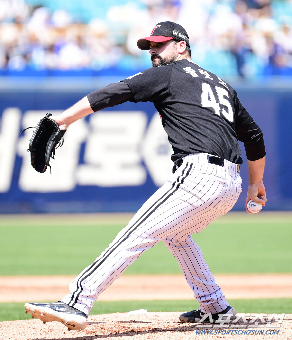 '박동원 시즌 9호포 4타점' 에이스 맞대결 총력전, LG가 웃었다...…