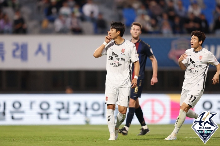 [현장리뷰] 서진수 멀티골+3골 제주, 수원FC 5대0 격파. 파죽의 5…