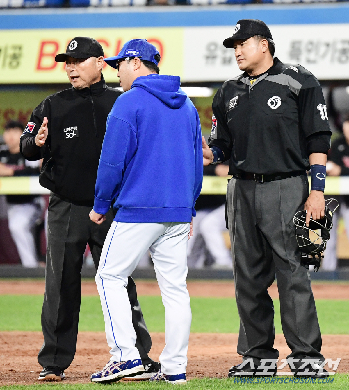 '밀었든, 밀렸든' 박진만 첫 퇴장 부른 논란의 태그, 의도는 선수만 안…