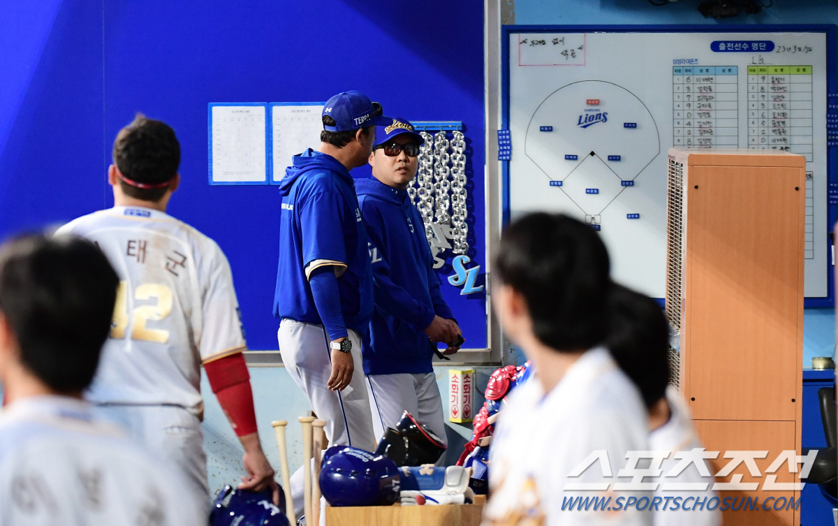 '밀었든, 밀렸든' 박진만 첫 퇴장 부른 논란의 태그, 의도는 선수만 안…
