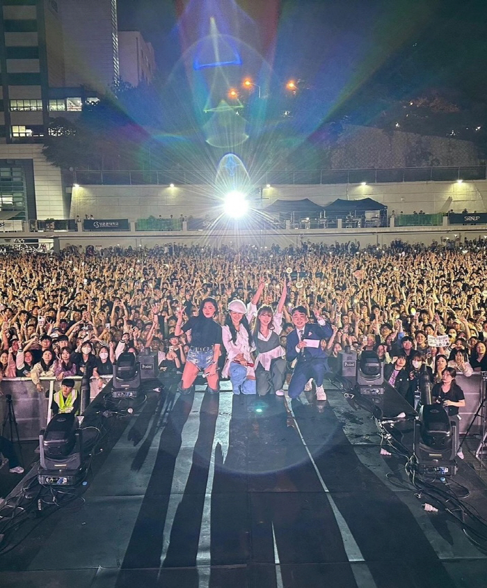 "얘들아, XX 잘 살자!" 이효리, 대학 축제 찢었다 '압도적 포스+입…