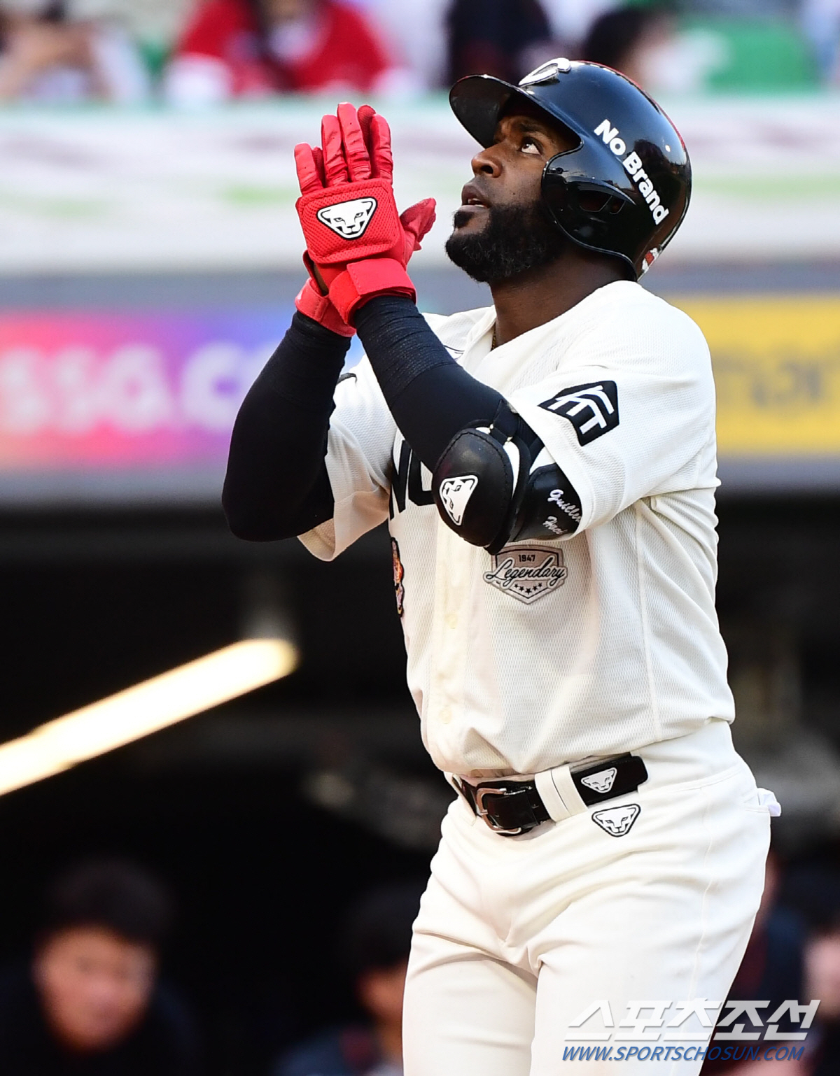 2023 KBO리그 SSG랜더스와 한화이글스의 경기가 14일 인천SSG랜더스필드에서 열렸다. 12회말 동점 솔로포를 친 SSG 에레디아가 홈인하고 있다. 인천=최문영 기자deer@sportschosun.com /2023.05.14/