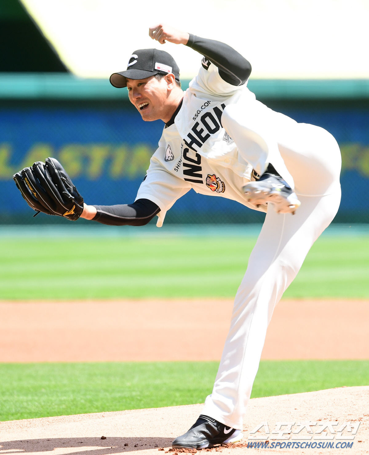 2023 KBO리그 SSG랜더스와 한화이글스의 경기가 14일 인천SSG랜더스필드에서 열렸다. SSG선발투수 김광현이 역투하고 있다. 인천=최문영 기자deer@sportschosun.com /2023.05.14/