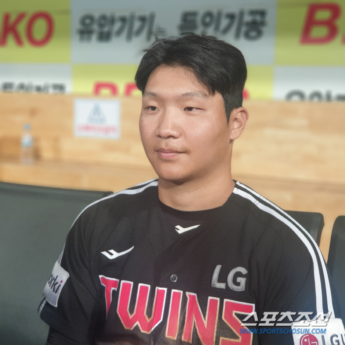 "LG 하면 떠오르는 이름, 박용택 오지환 선배 처럼…" 취재진 질문 모…