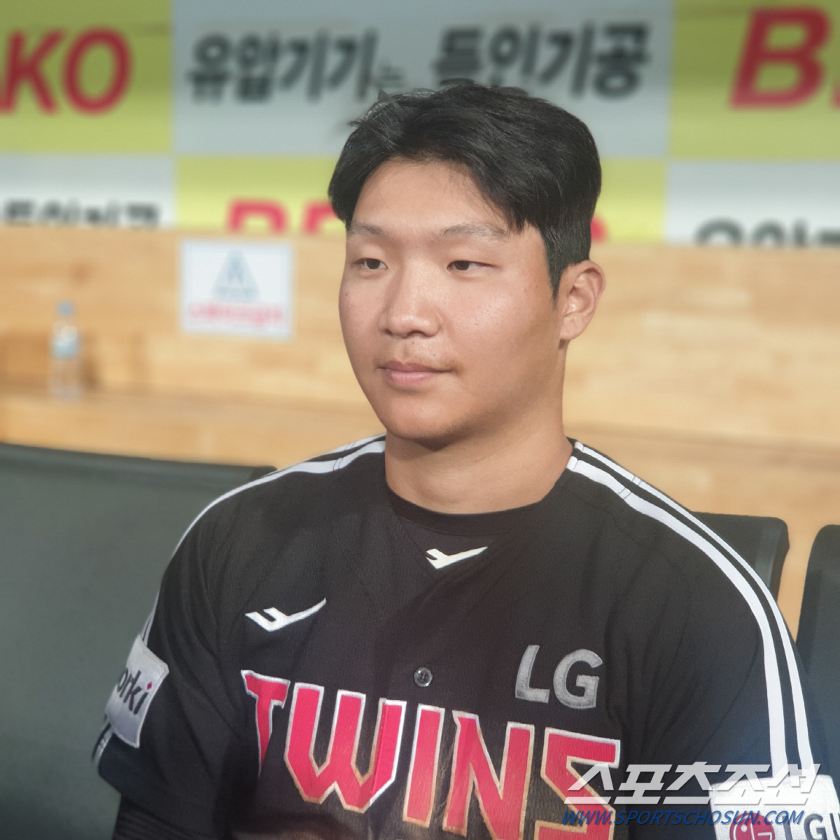 "LG 하면 떠오르는 이름, 박용택 오지환 선배 처럼…" 취재진 질문 모…